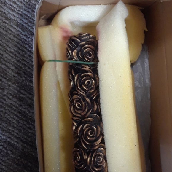 Volcanica Sculpted Candles (2) in a box - Picture 5 of 8